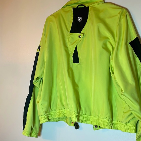 Green Jamie Sadock jacket with a black pattern and black buttons - Picture 5 of 7